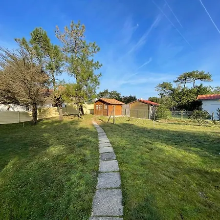 Maison Familiale Landaise A 350m De La Avec Garage, 4 Et Jardin - Fr-1-413-185