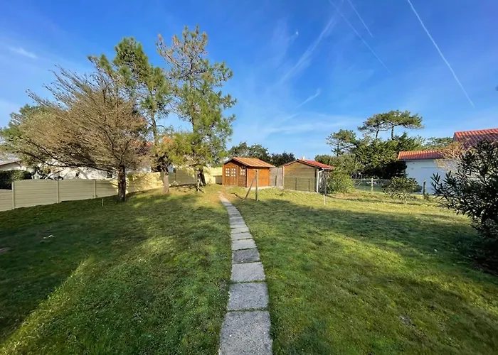 Maison Familiale Landaise A 350m De La Avec Garage, 4 Et Jardin - Fr-1-413-185